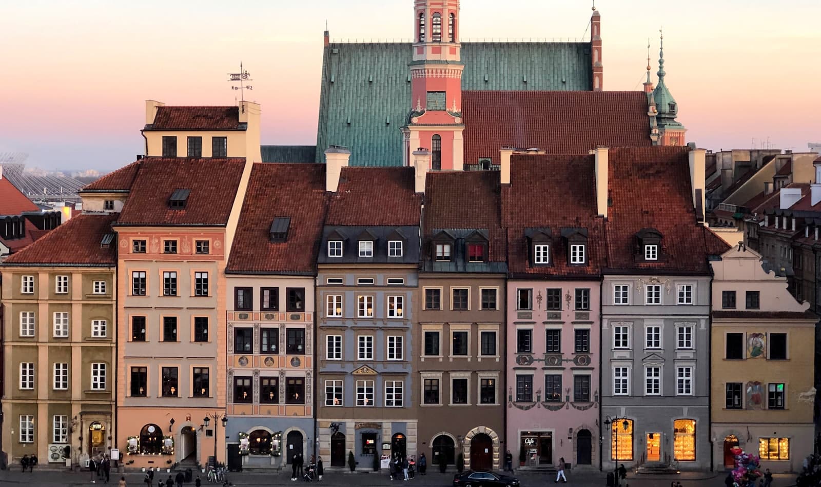 Kraków's market square at dusk
